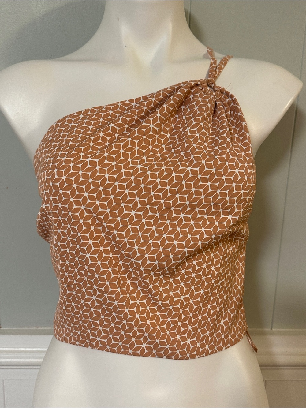 Abercrombie & Fitch Rust One-Shoulder Geometric Crop Top